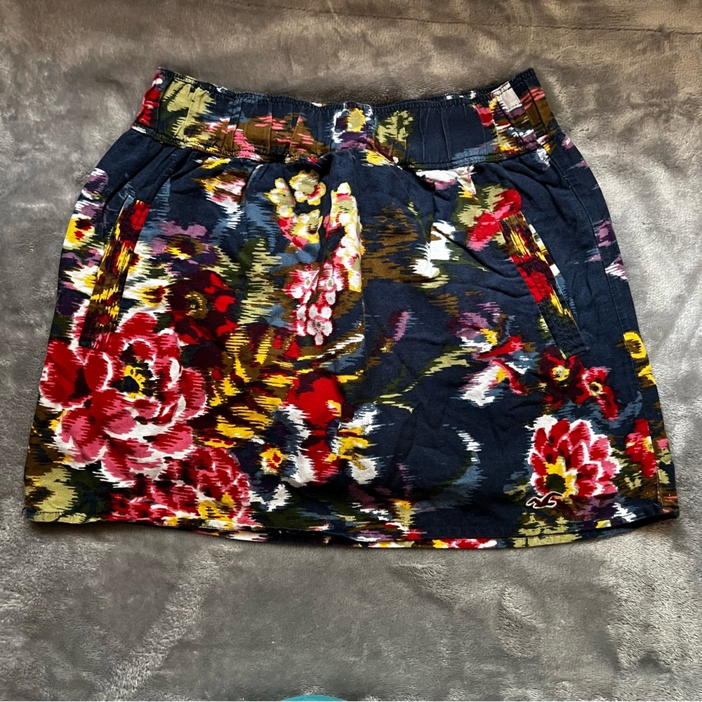 Hollister 🔵 Abstract Floral Mini Skirt S Navy Red Yellow